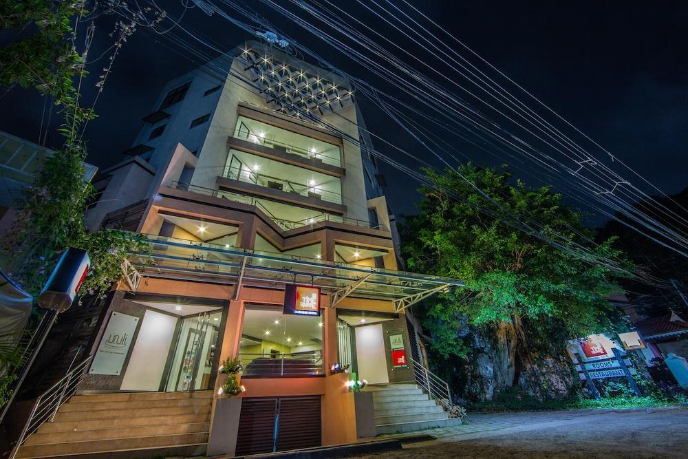 Treebo Trend Time Square Marine Drive 호텔 Kochi 외부 사진