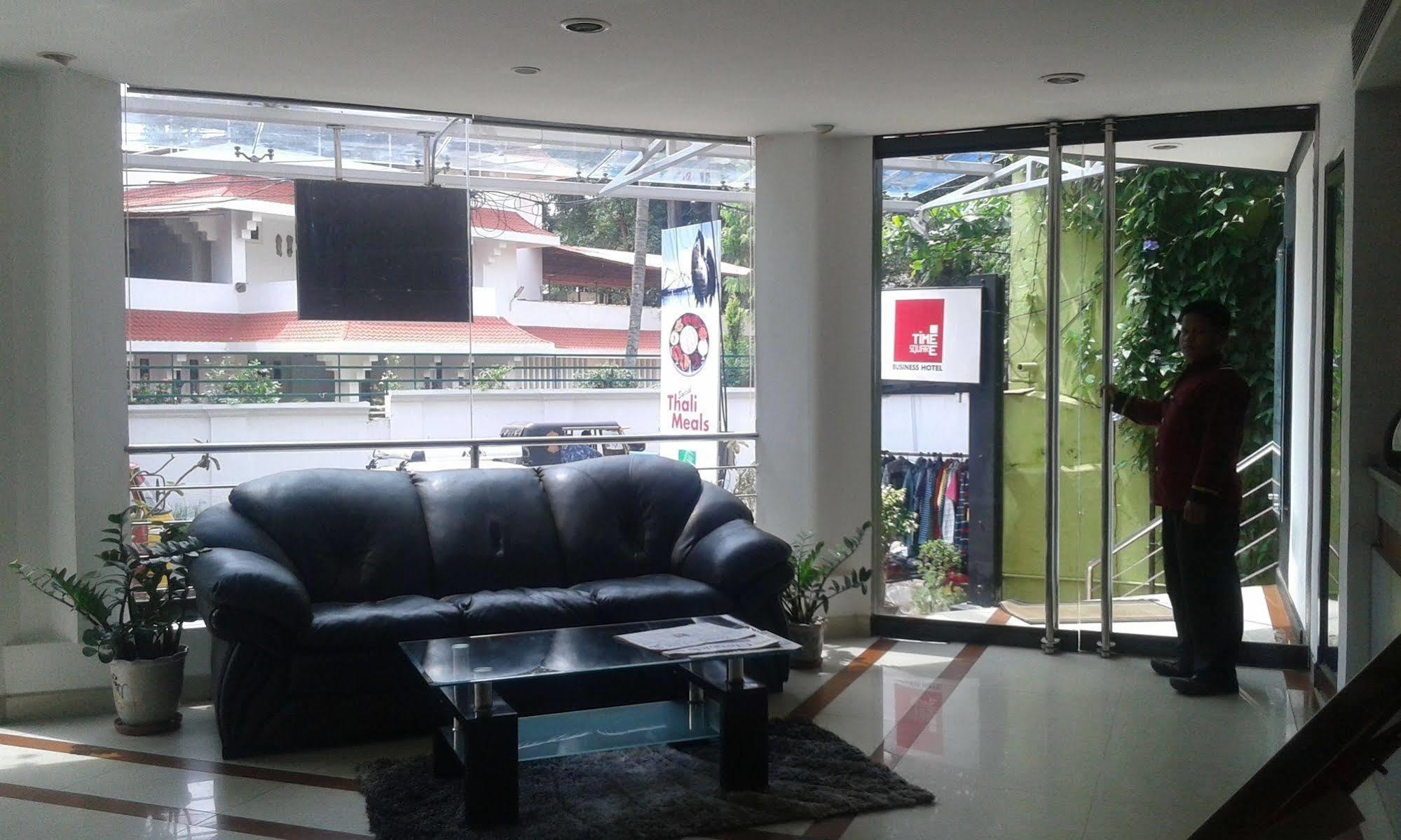 Treebo Trend Time Square Marine Drive 호텔 Kochi 외부 사진